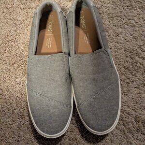 Women's Toms shoes size 8.5